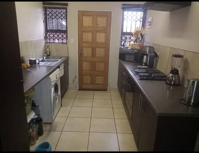 2 BEDROOM APARTMENT FOR SALE IN FLORIDA LAKE